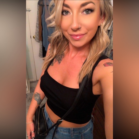 Meet your Posher, Tiffany - Picture 5 of 16